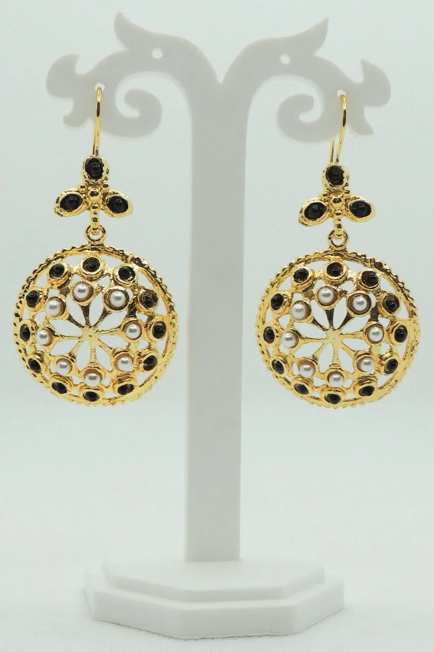 Vanita Earrings In Black & Pearl